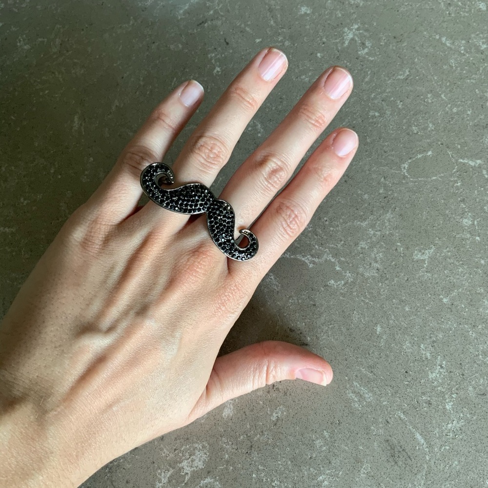 Mustache ring - Picture 3 of 3